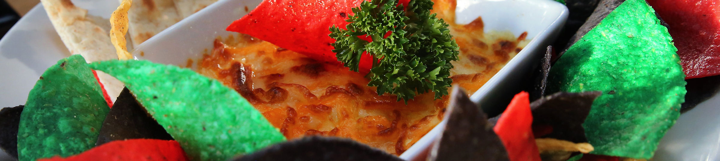 DELICIOUS DIPS AND NACHOS