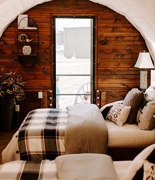 plainscraft_covered_glamping_wagon_luxury_interior_Santa_Fe_1.jpg