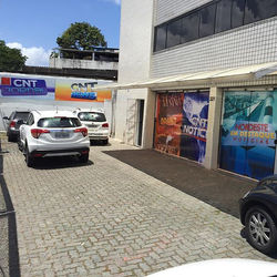 Painéis e plotagem em vidro #placaserv #placas #letreiros #plotagem #adesivos #banners #sinalização 