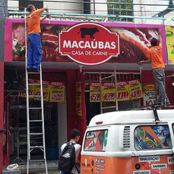 Instalação de painel #Placaserv #placa #painel #plotagem #placasdeobras #letreiro #luminoso #acm #fa