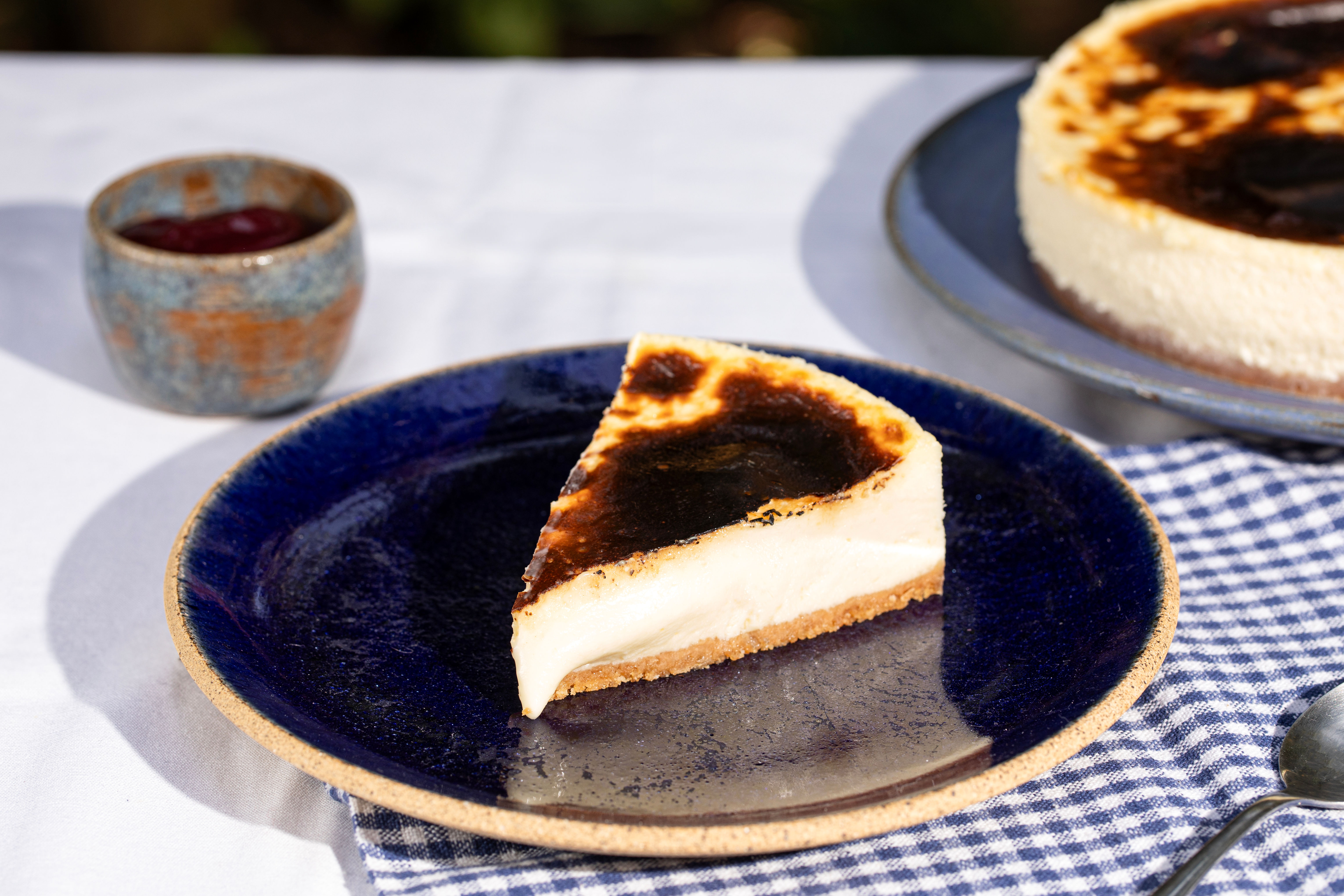 FATIA TARTA PARMESÃO COM CAFÉ