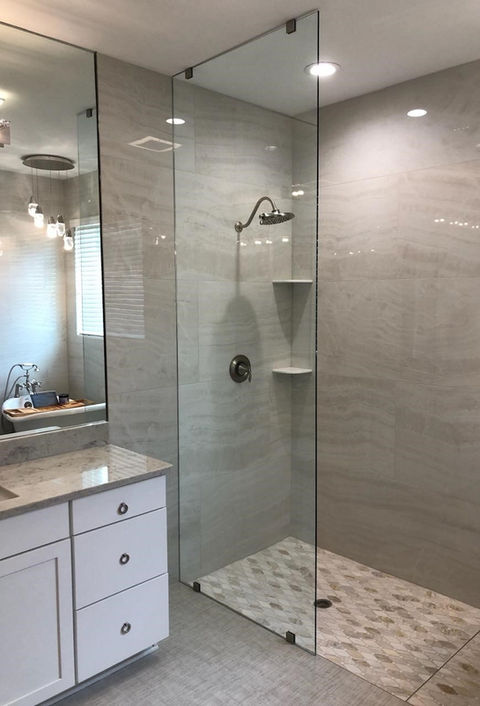 Frameless shower screen installed on clips.jpg