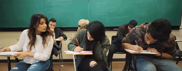 estudiantes copiando.gif