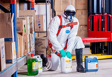 chemist-1636375__340.jpg