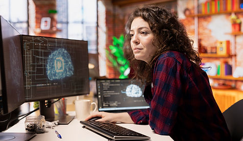 miembro-del-personal-de-ti-que-utiliza-tecnologia-de-inteligencia-artificial.jpg