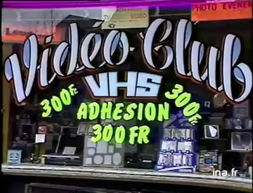 Un vidéoclub de quartier, tel que j’en ai arpenté à Belfort puis à Lyon à la fin des années 1990.