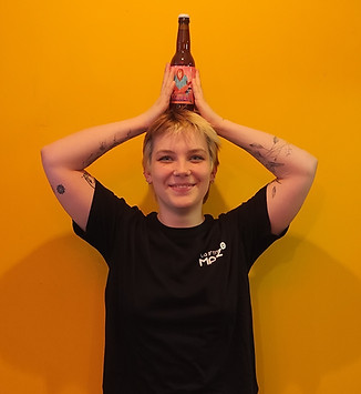 Elsa & bière 1.jpg