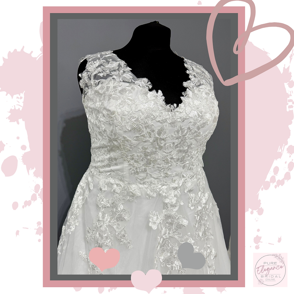 Thumbnail: Size 28/30 ‘Una’ Ivory Lace V Neck Wedding Dress