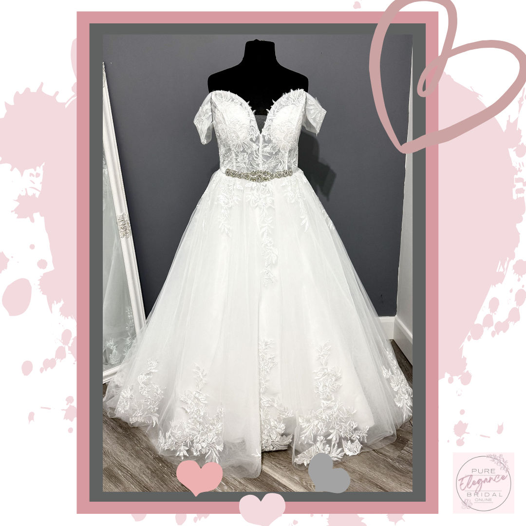 Size 22/24 ‘Layla’ Pale Ivory Off Shoulder Lace Wedding Dress