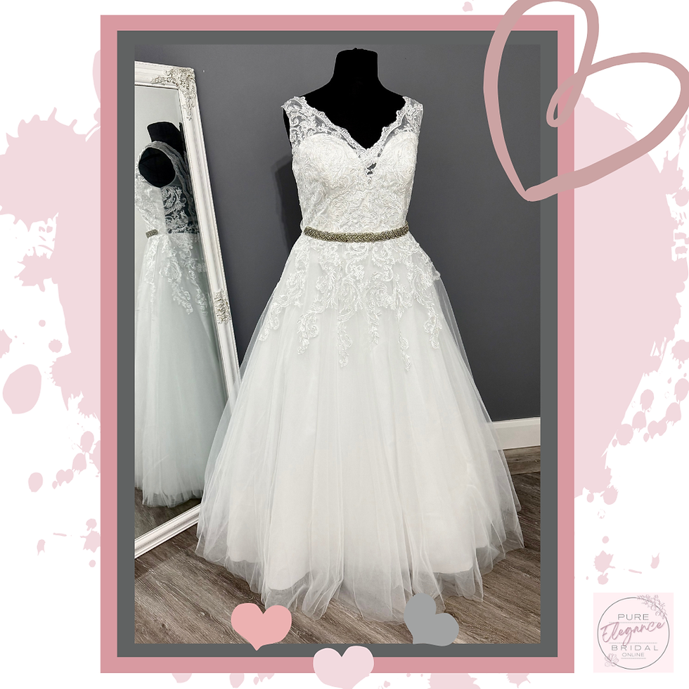 Thumbnail: Size 20/22 ‘Elsie’ Ivory Lace Wedding Dress with Deep V Back