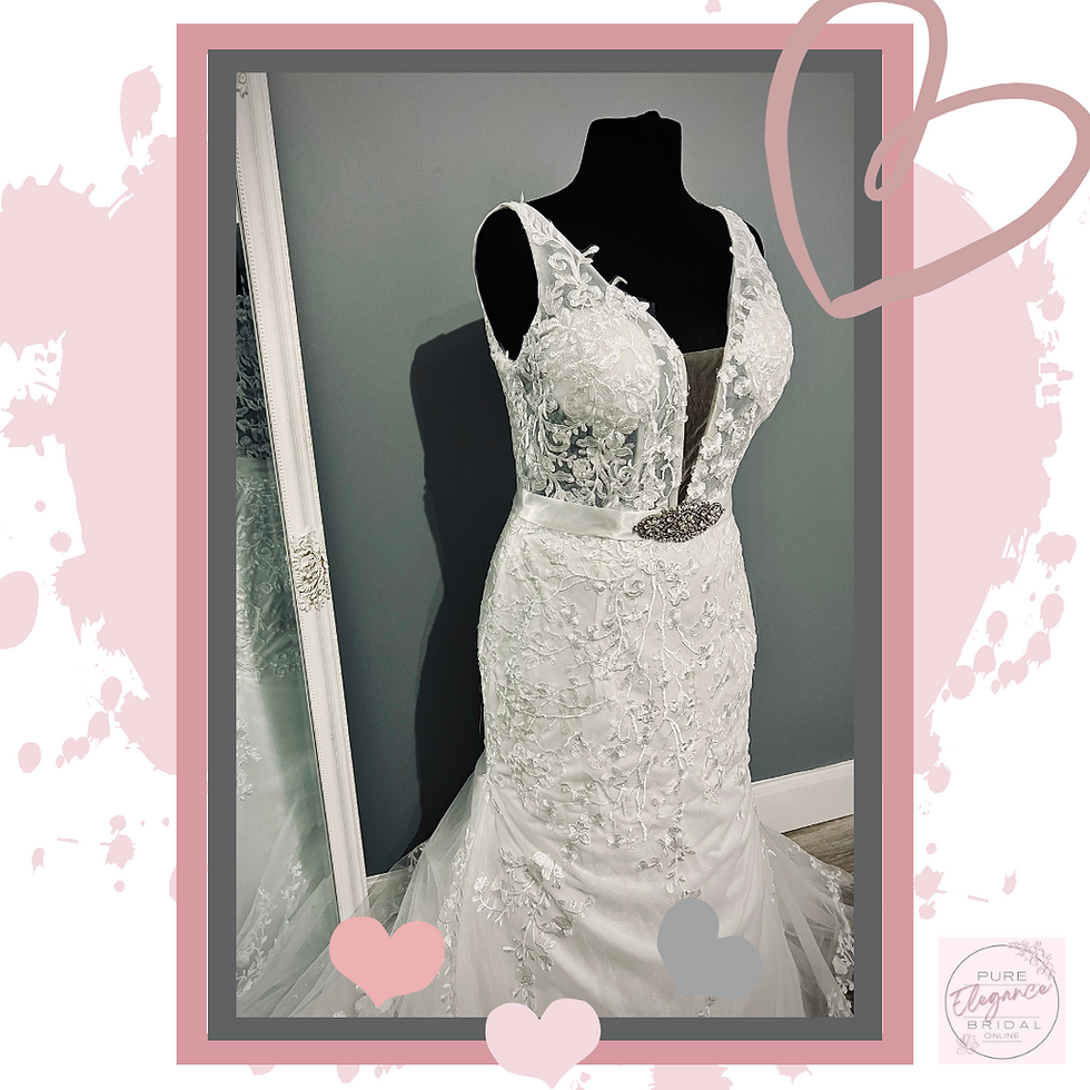 Thumbnail: Size 16/18 ‘Fantasia’ Ivory Mermaid Wedding Dress with Plunging Neckline