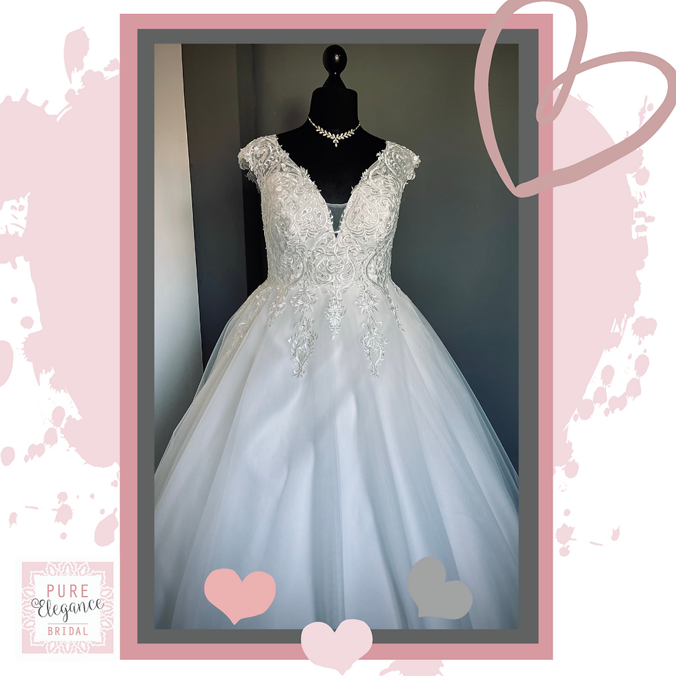Size 20/22 'Bella'Ivory Lace Deep V Neck Wedding Dress