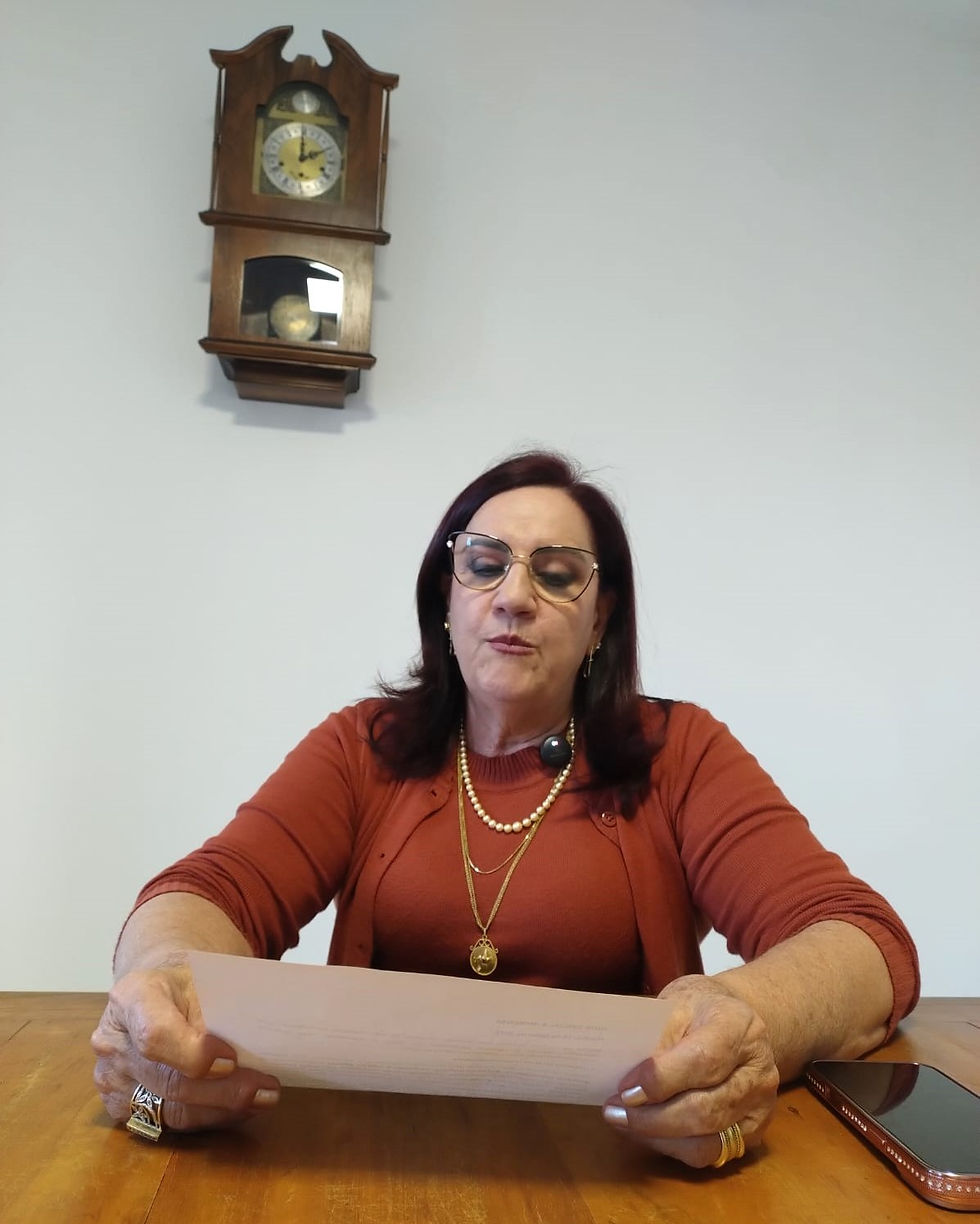 ROSSANA CONTRA O TEMPO