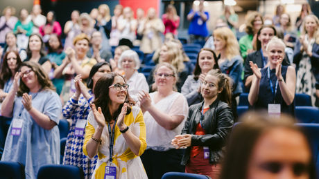 Crowdfunding: to support women
