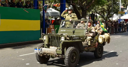 Desfile cívico-militar de 7 de Setembro reúne forças armadas no Campo Grande, em Salvador; confira registros