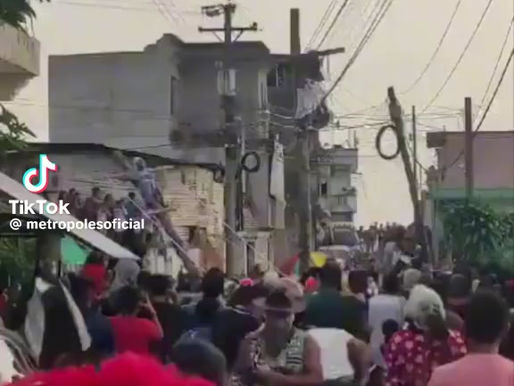 Homem que interpretava Jesus Cristo é eletrocutado ao cair de cruz em Via-Sacra na Guatemala