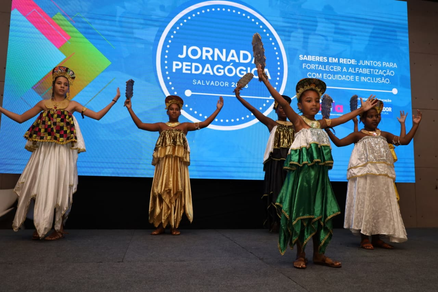 Durante Jornada Pedagógica, Prefeitura anuncia construção de mais 28 escolas e discute criação de bolsa frequência para a EJA