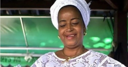 Cira do acarajé é imortalizada com efígie em Itapuã