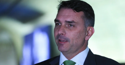 Flávio diz que Jair Bolsonaro o aconselhou a falar a verdade e que Eduardo vive de doação do pai