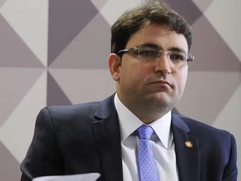 Bet de investigado por fraude do INSS pagou voos de Flávio Bolsonaro na Europa