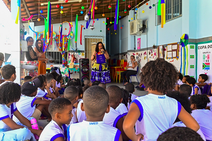 Professora-autora leva história de Luiz Gonzaga a alunos da rede municipal e valoriza cultura nordestina