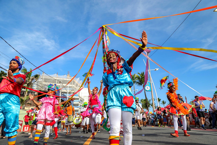 Com fanfarras e grupos culturais, Fuzuê anima o pré-Carnaval de Salvador neste domingo (8)