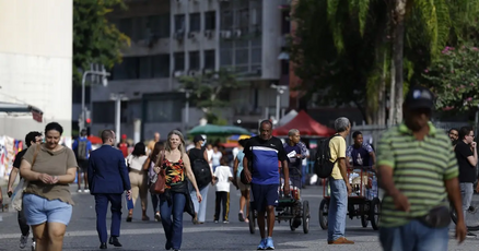 Desemprego até maio cai para 5,6%, o menor já registrado no período