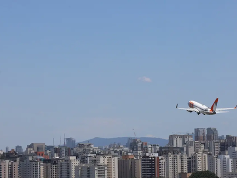 Greve na Argentina contra reforma trabalhista de Milei cancela voos no Brasil