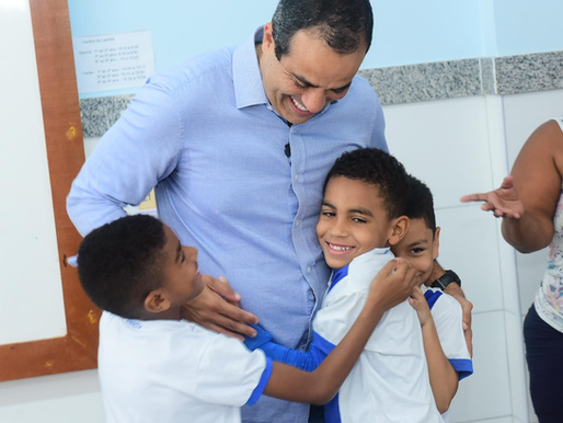 Prefeitura inaugura escola com piscina e laboratório em Sussuarana; unidade é a 35ª entregue pela gestão desde 2021