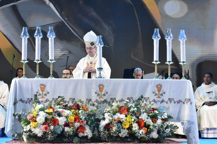 Fiéis encerram festividades em homenagem a Santa Dulce dos Pobres com missa e procissão em Salvador