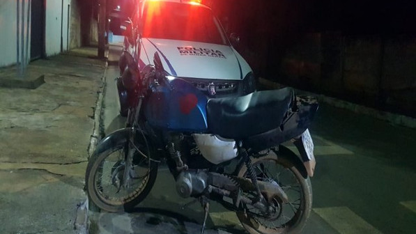 Motocicleta com placa falsa e chassi raspado é apreendida em Guarda-Mor