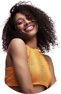 Photo d'une femme noire avec cheveux bouclés et chandail en maille court, Photo of black woman with curly hair and cropped knit sweater