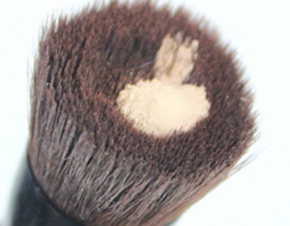 Thumbnail: Ash Wood Contour Foundation Brush