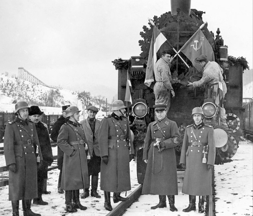 A Szovjetuniótól visszakapott 1848-as honvéd zászlók fogadása a magyar-szovjet határon, 1941 március 22.