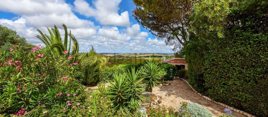 Bensafrim Villa - Very Comfy Indeed