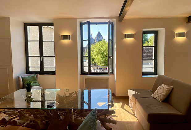 Salon Cosy TV - Vue Tour César et Collégiale - Appartement du Châtel - Place du Châtel - Provins Cité Médiévale