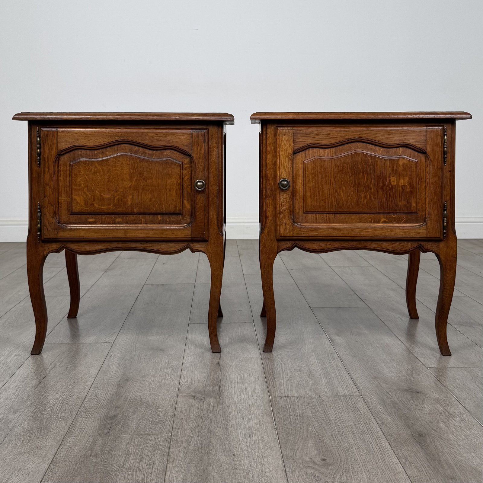 Vintage Pair of French Style Oak Bedside Cabinets | Cabriole Legs | AF-6734