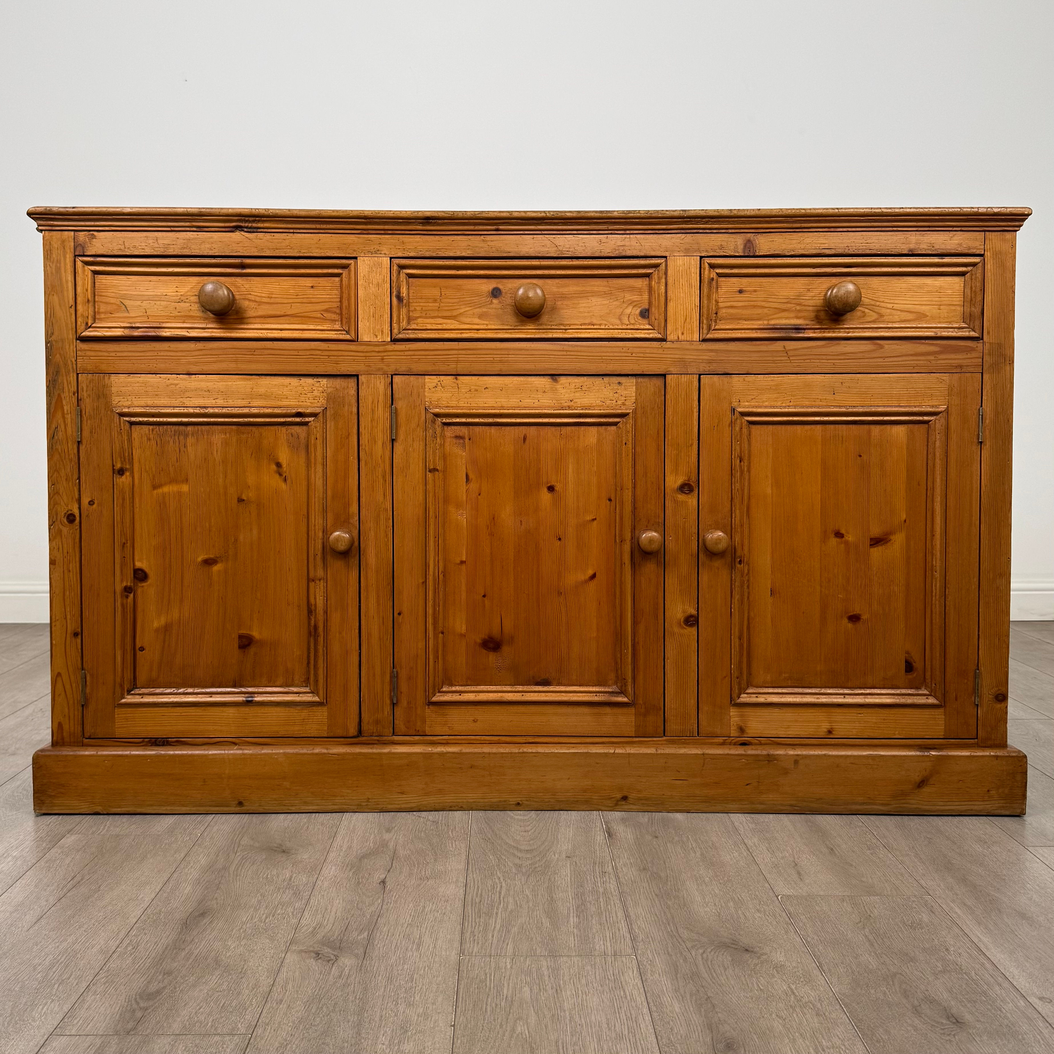Vintage 20th Century Farmhouse Sideboard In Pine ( AF-6308 )