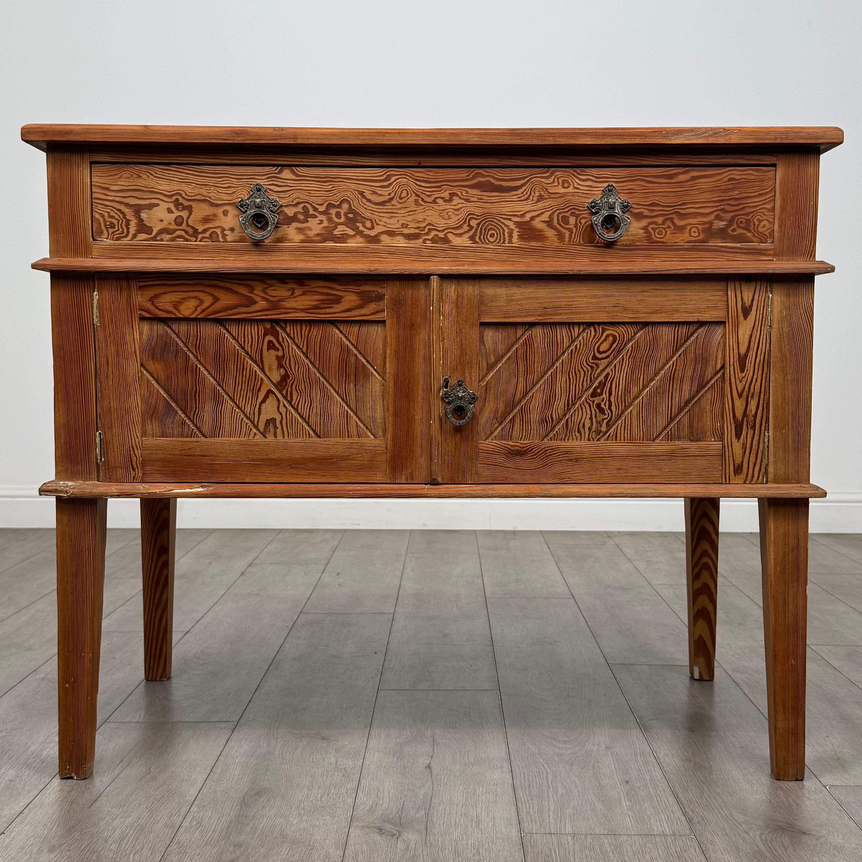 Antique 19th Century Victorian Cupboard In Pitch Pine ( AF-6382 )