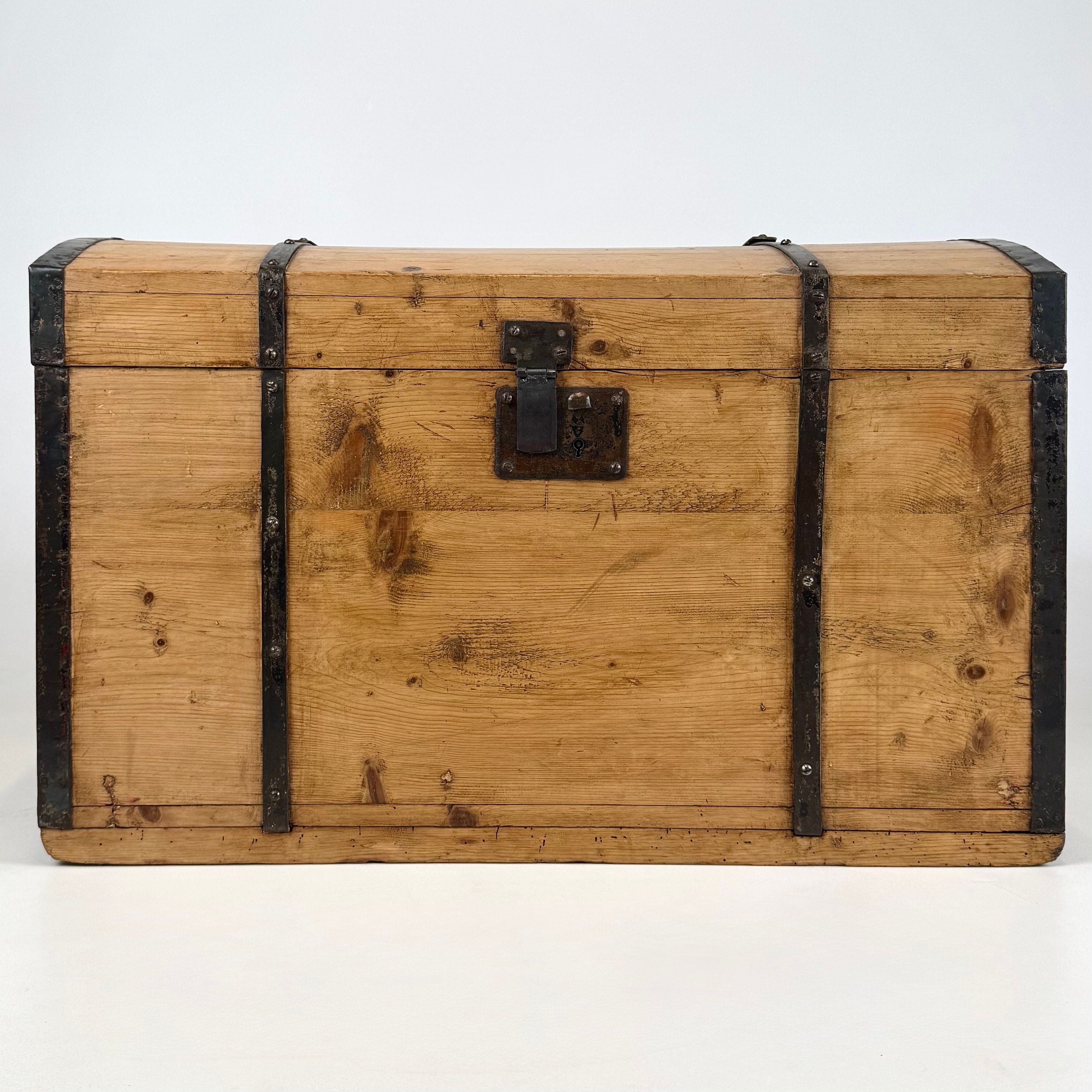 Antique 19th Century Pine Dome Top Chest ( REF AF-4393 )