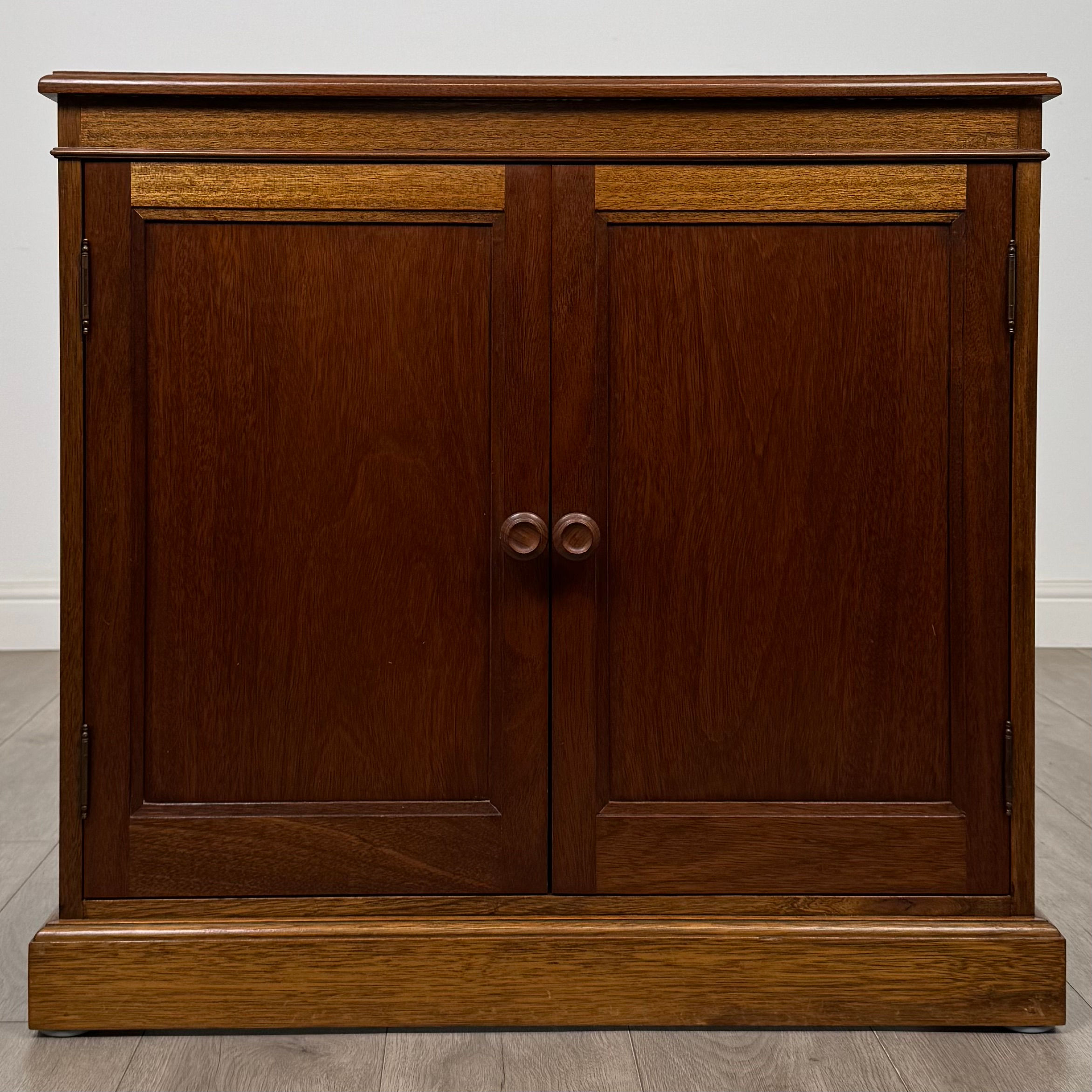 Vintage 20th Century Small Mahogany Cupboard ( AF-5665 )