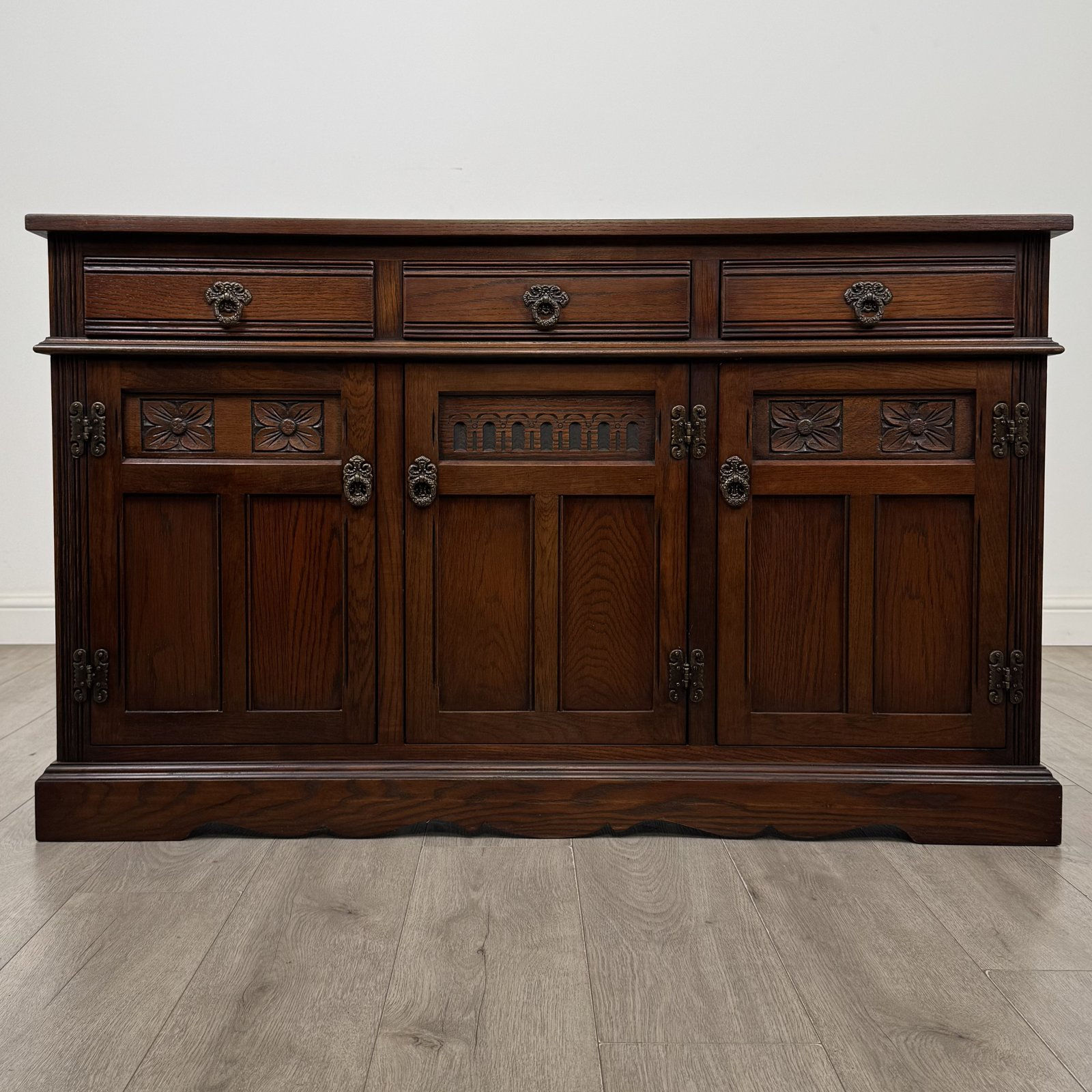 Antique Oak Sideboard | Carved Detailing | AF-6500