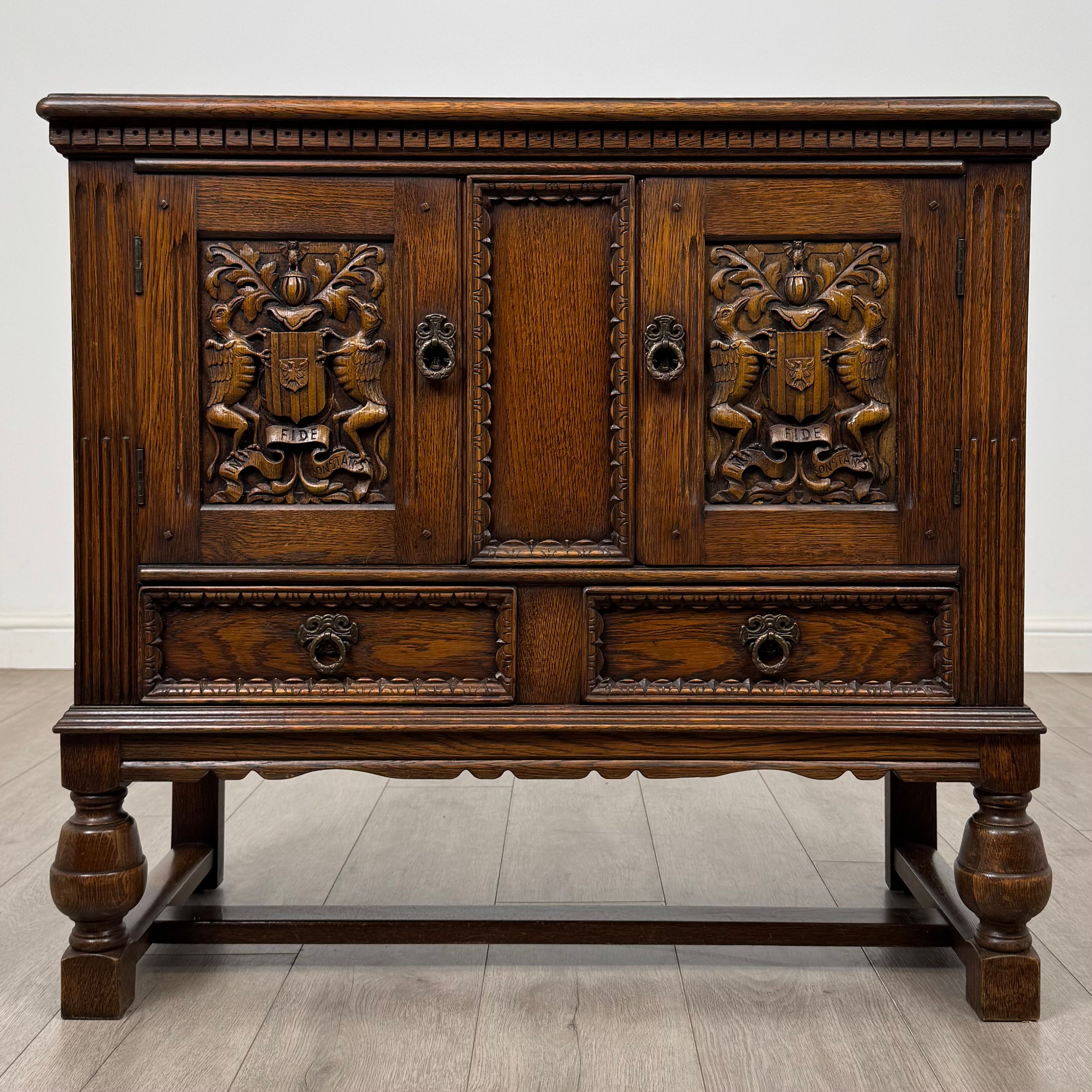 Antique 20th Century Fine Quality Carved Oak Cupboard ( AF-5947 )