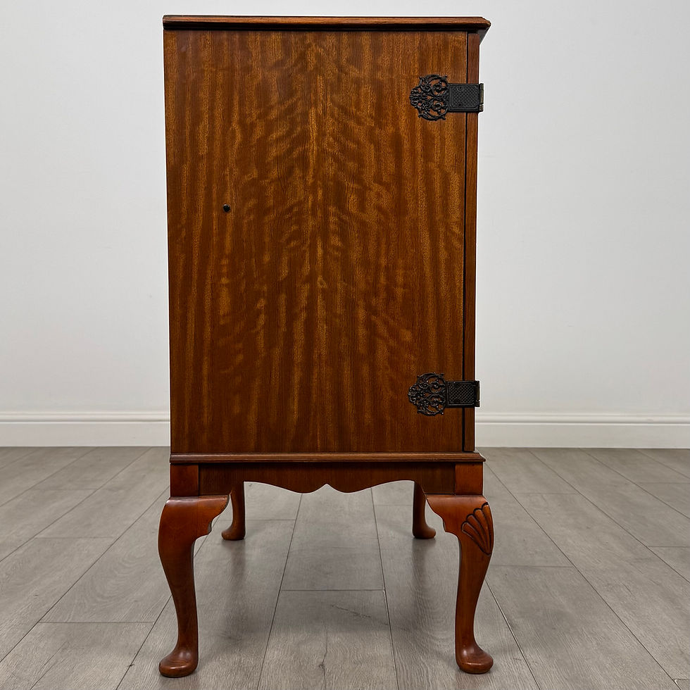 Thumbnail: Antique 20th Century Fitted Cupboard In Burr Walnut ( AF-6255 )