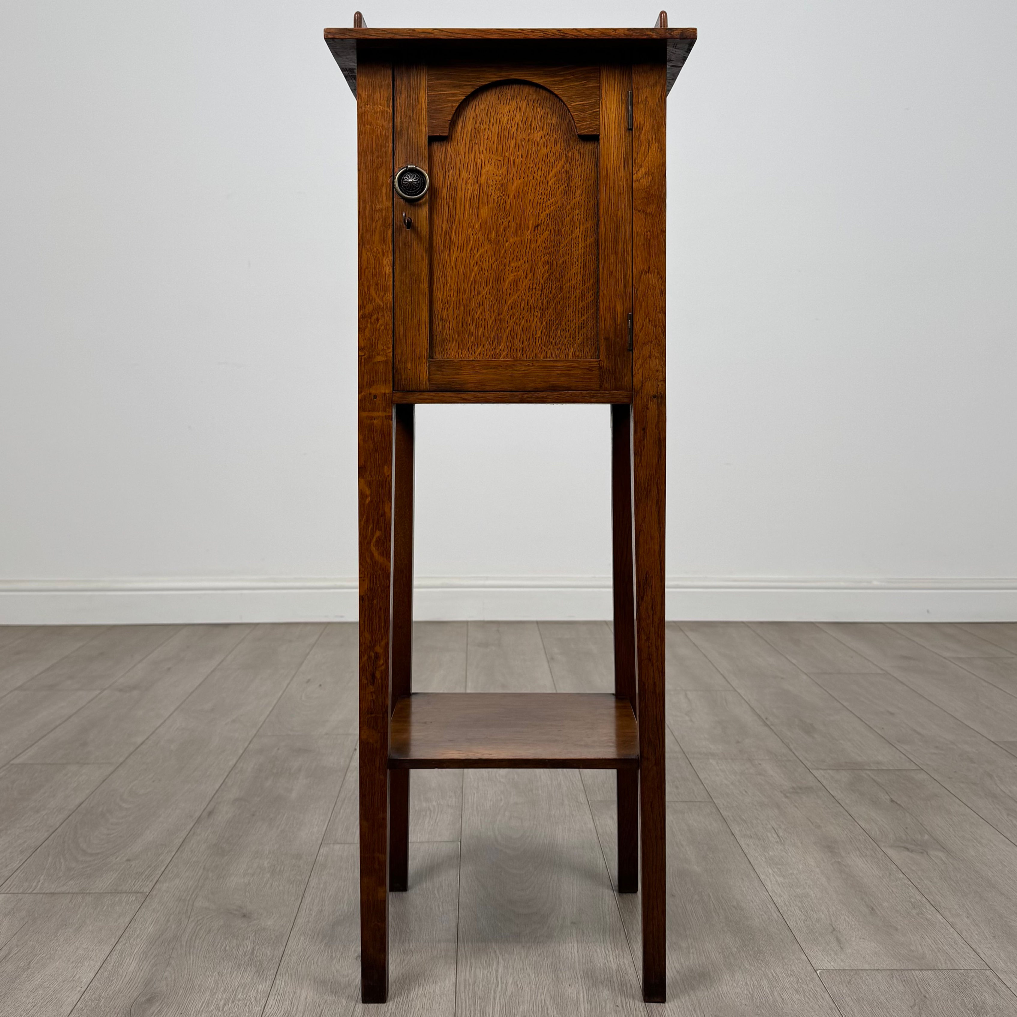 Antique 20th Century Small Arts & Crafts Cabinet In Oak ( AF-5341 )