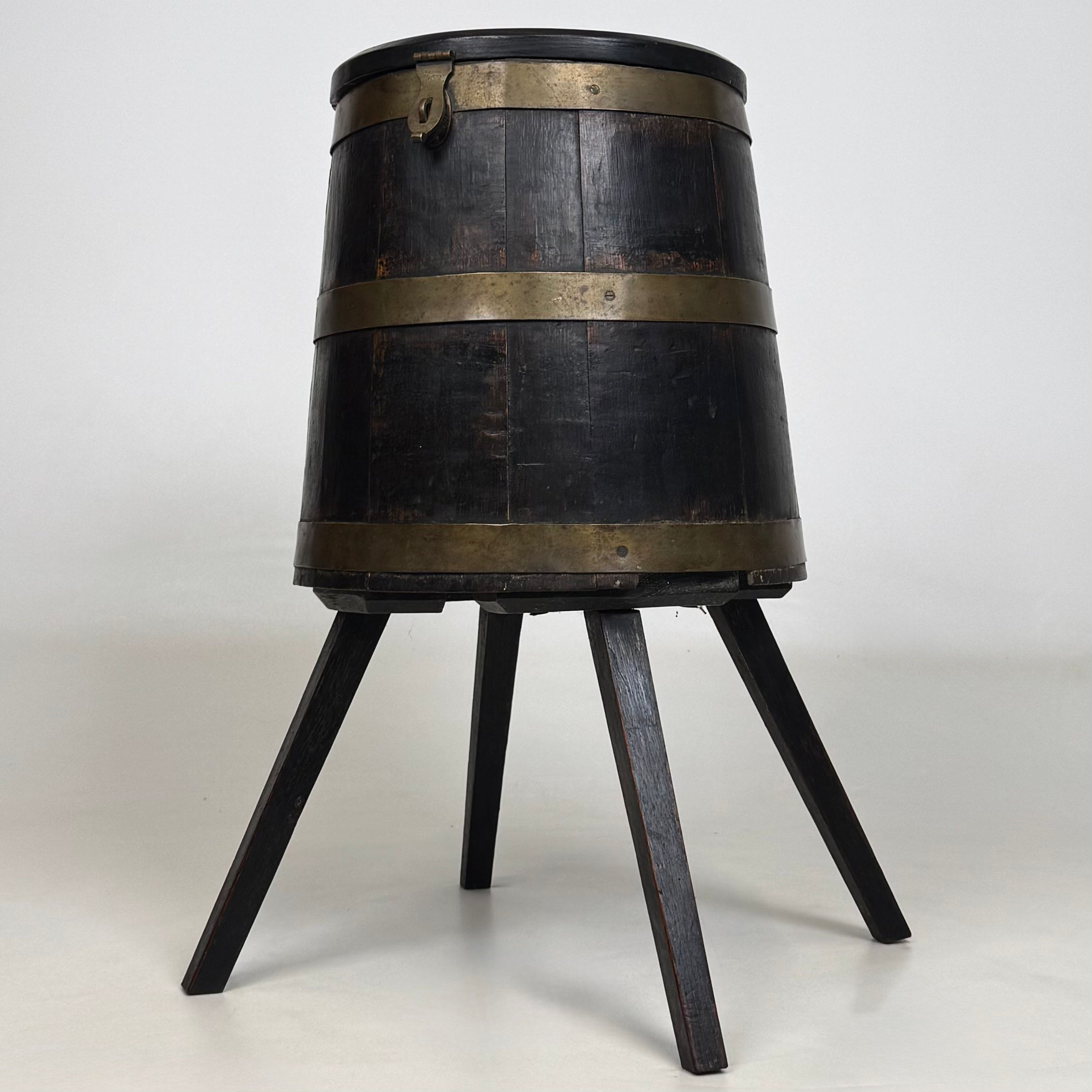 Antique 20th Century Unique Brass Bound Storage Barrel In Oak ( AF-5543 )