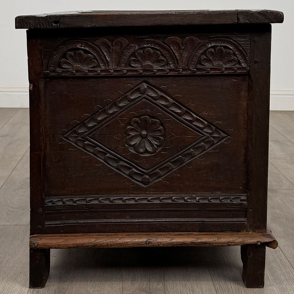Thumbnail: Antique 18th Century Fine Quality Coffer / Blanket Box In Oak ( REF AF-5087 )