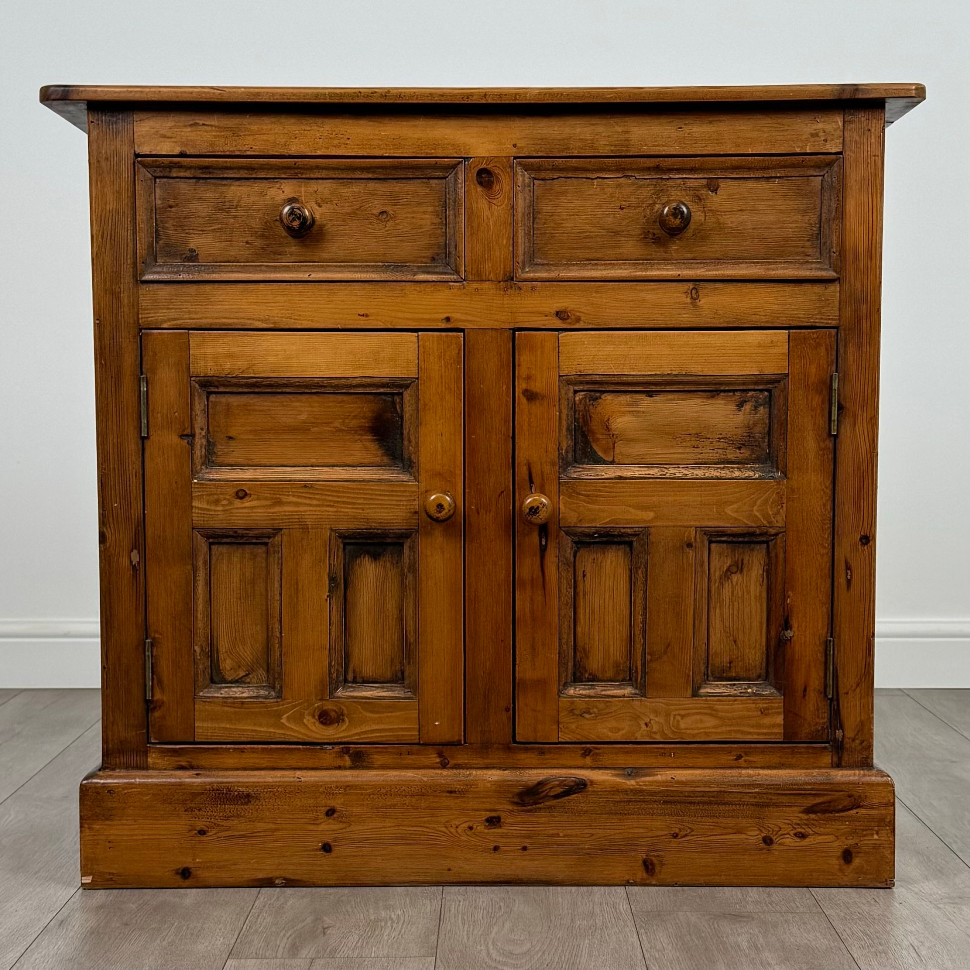 Vintage 20th Century Pine Cupboard Of Good Quality ( REF AF-3771 )