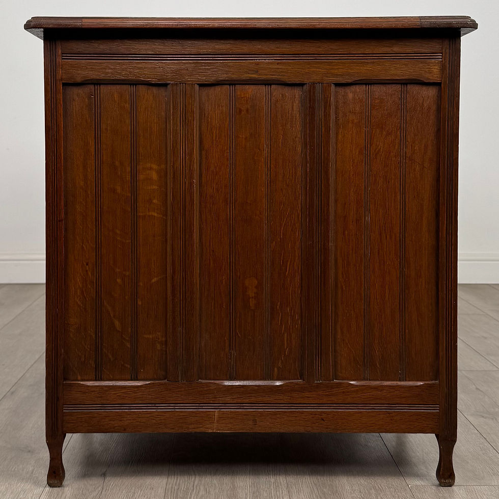 Thumbnail: Antique 20th Century Fine Quality Kneehole Desk In Oak ( REF AF-5133 )