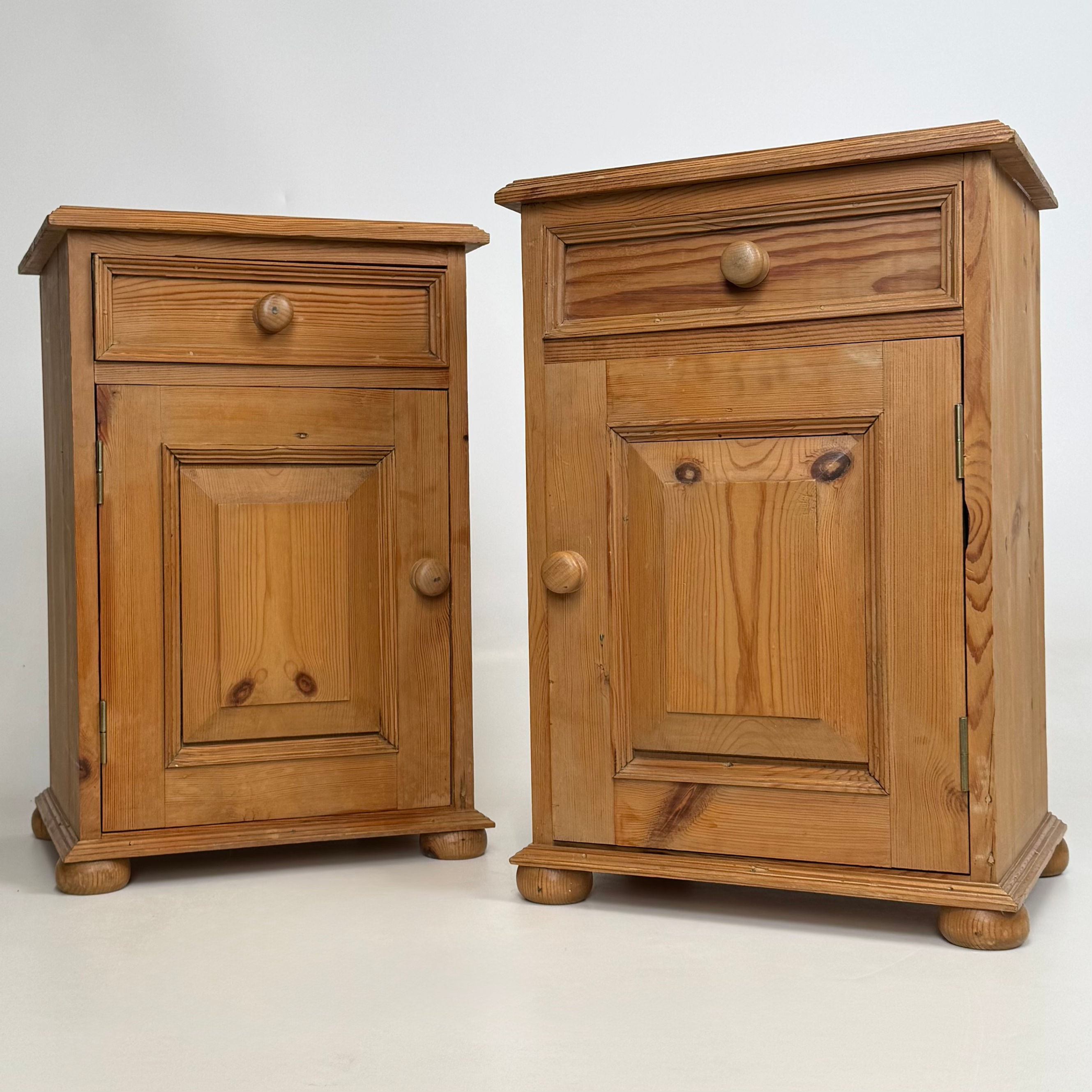 Vintage 20th Century Pair Of Pine Bedside Cabinets ( REF AF-5034 )